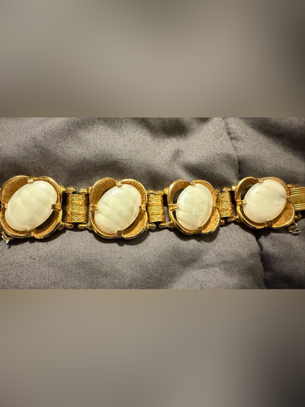 Vintage Gold Tone Milky White Cabochon Statement Bracelet Ornate Chunky 8” - Picture 16 of 16